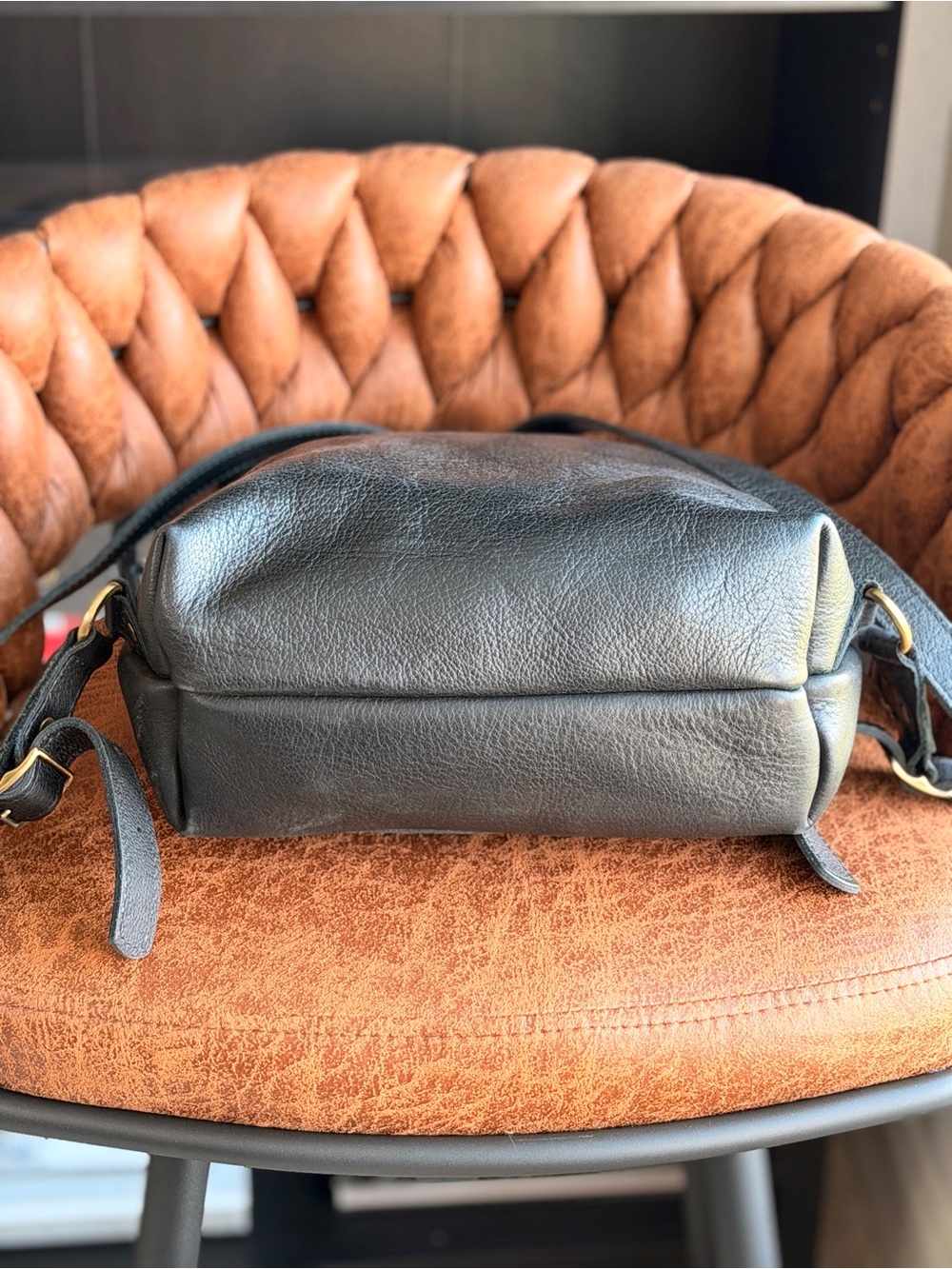 Portland Leather Pebbled Black Tote Backpack - Picture 3 of 8